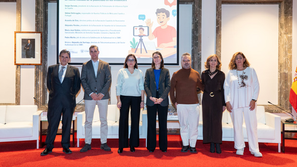 Participantes en mesa CNMC